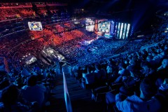 TES战队 Homme教练泪洒LPL赛场，电子竞技激情对决见证精神力量